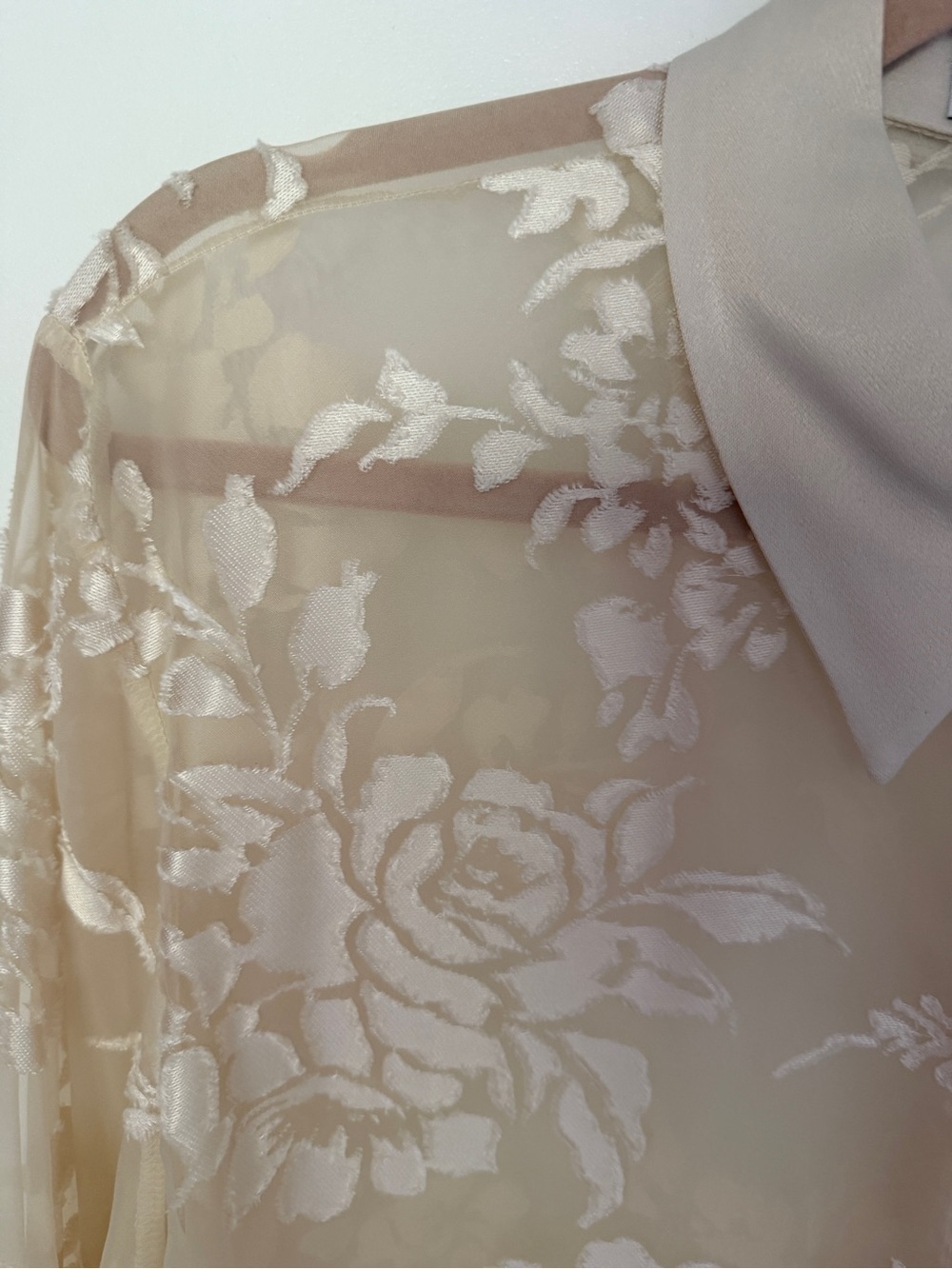 ZARA Sheer Floral Jacquard Button-Up Blouse in cream - Picture 5 of 7